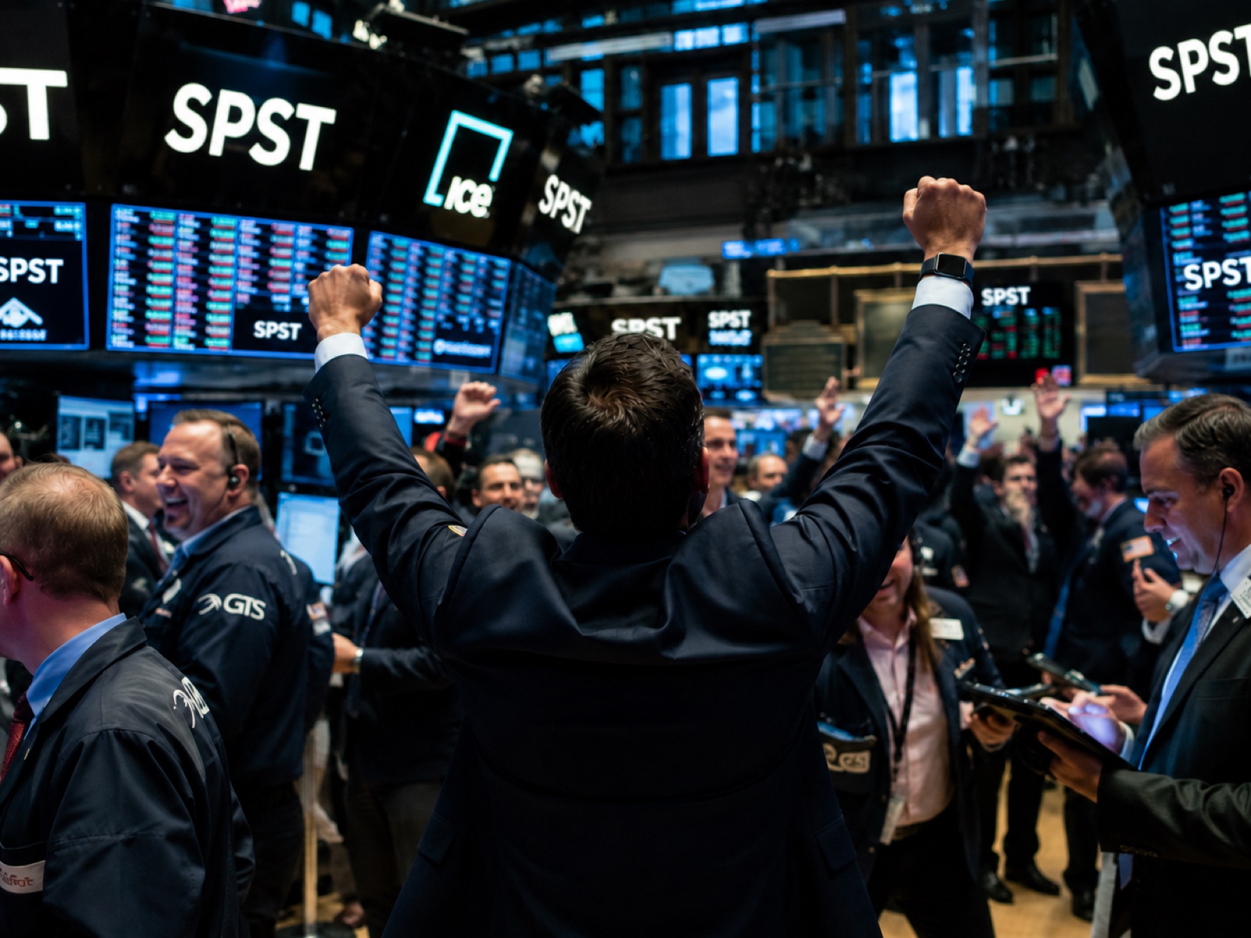 Trading floor celebration for Superstar Platforms investor resources